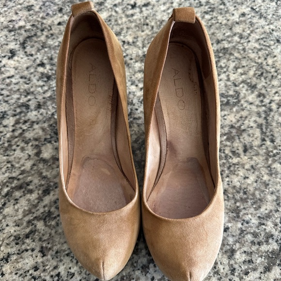 ALDO Tan Suede Wedges - Fab for the office or casual! - Picture 1 of 6